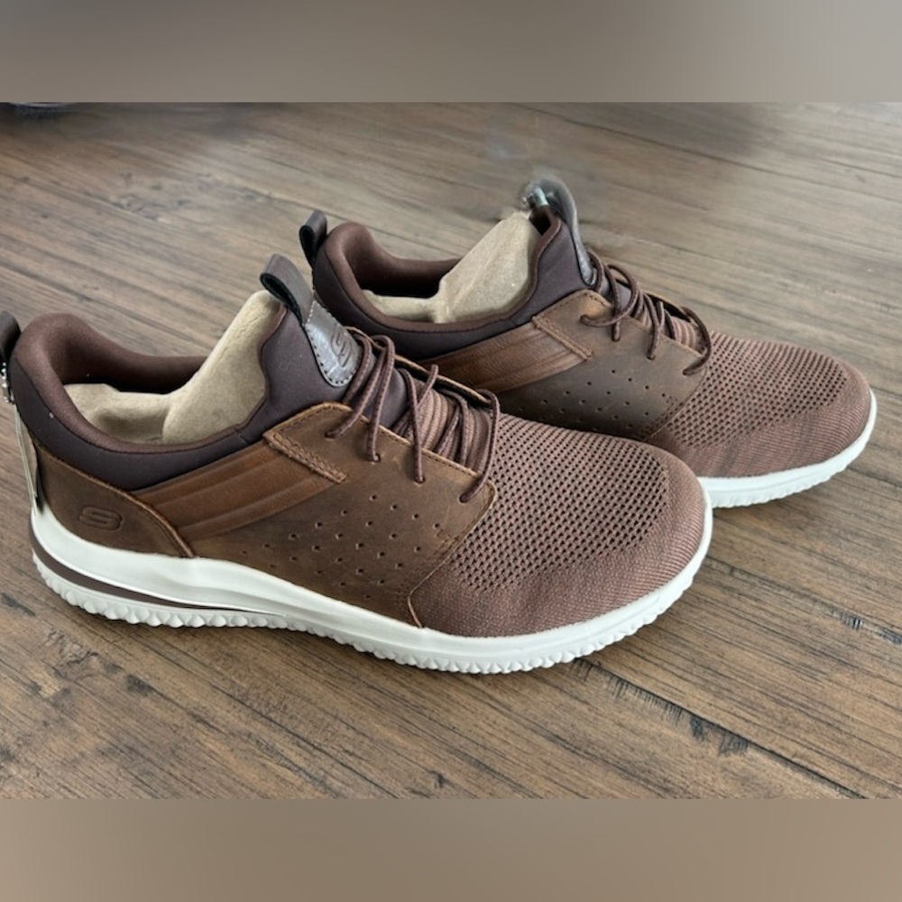 NWOB Mens Brown SKECHERS STREETWEAR Delson 3.0 Cicada Sneaker wide fit 11.5